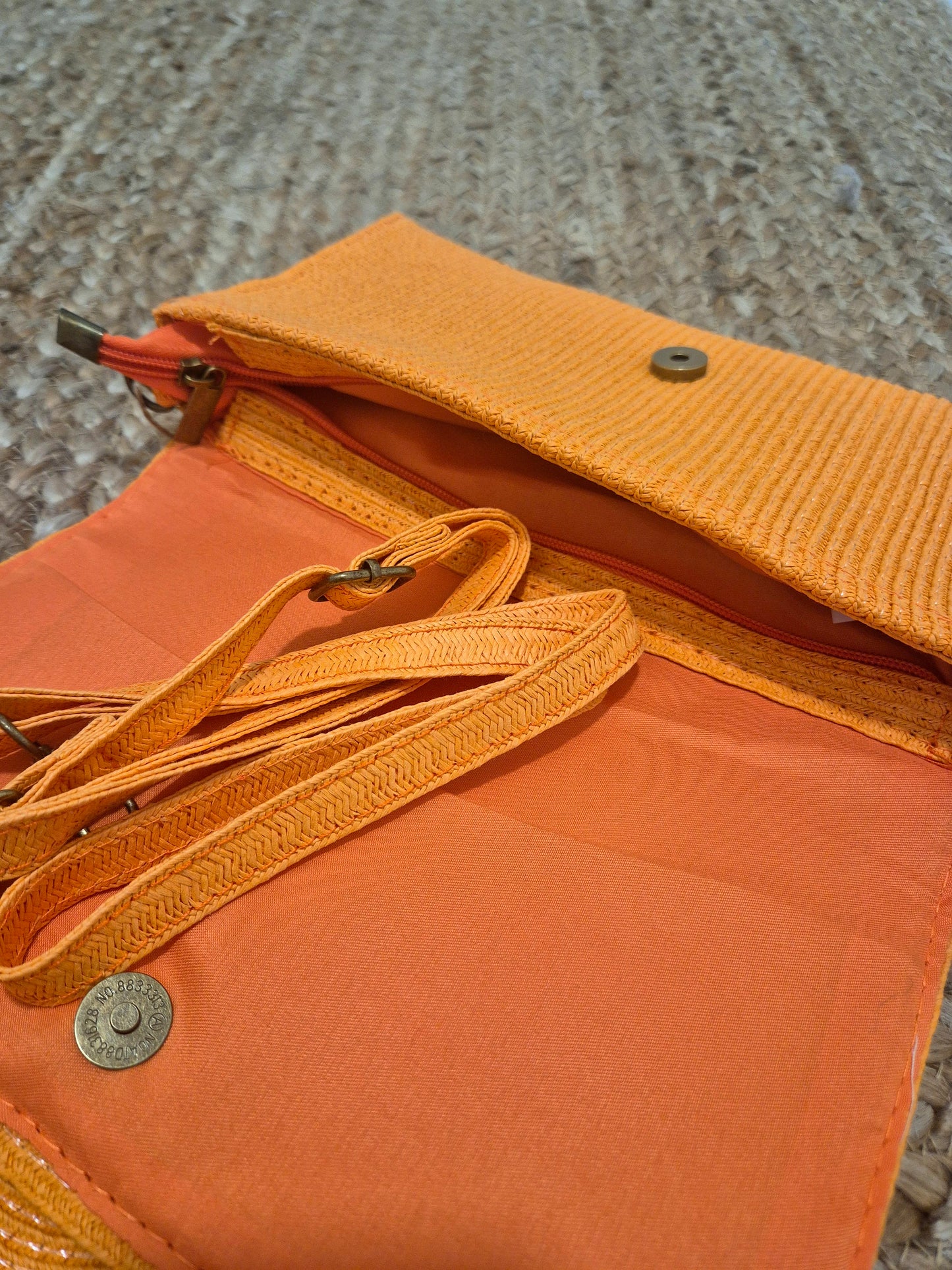BOLSO SOBRE NARANJA