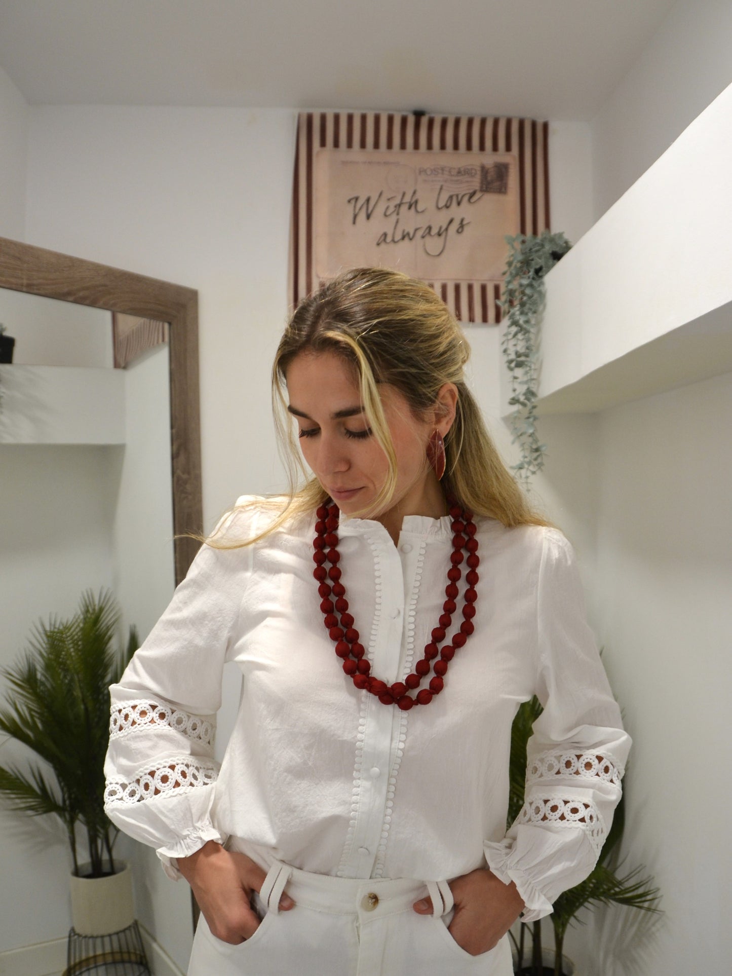 BLUSA BLANCA TROQUELADA